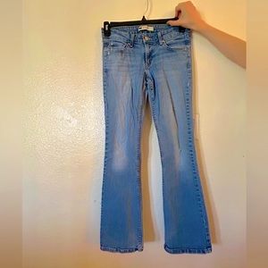 Woman’s Levis 518 in size 27x32